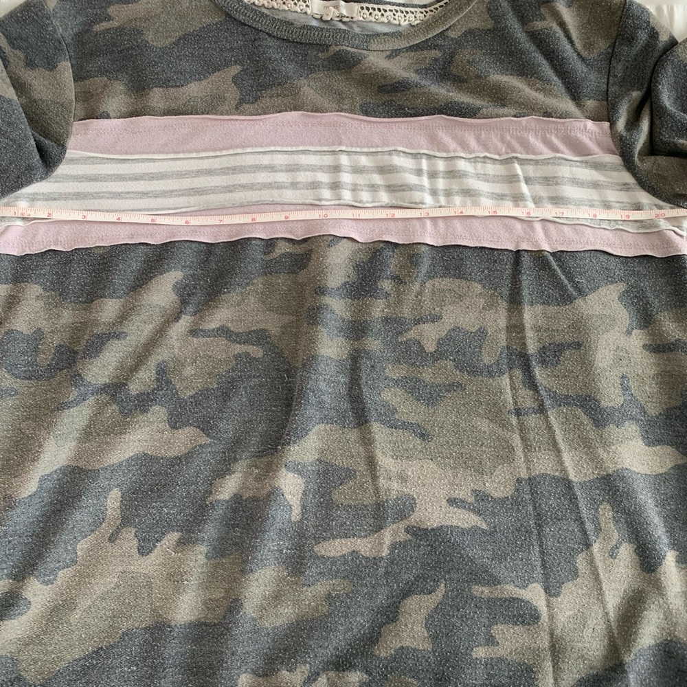 Maurice’s Camo Crew Neck - Picture 12 of 14